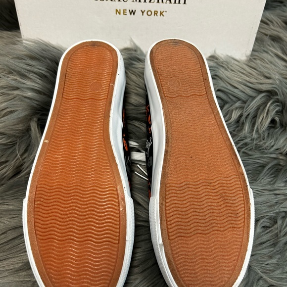 NIB Isaac Mizrahi Halloween Glow In The Dark Black Grey Orange Skull Crossbones - Picture 2 of 5